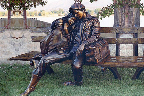 Antique Bronze Lovers Couple Statue for Public Park factory supplier
